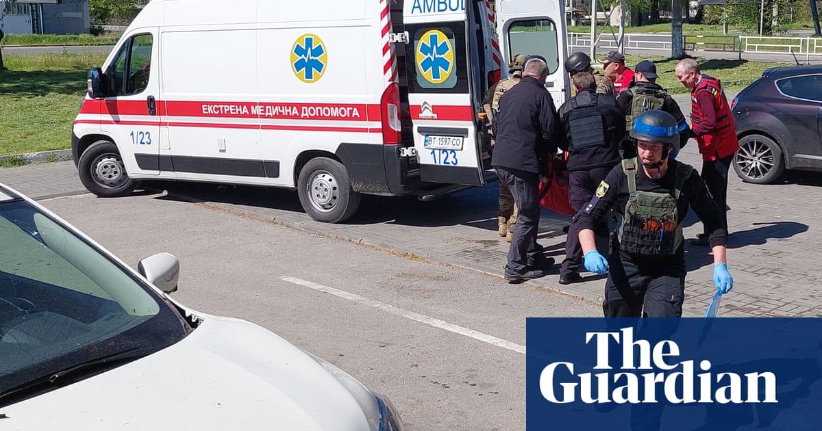 Eight killed as Kherson supermarket struck during Russian bombing wave