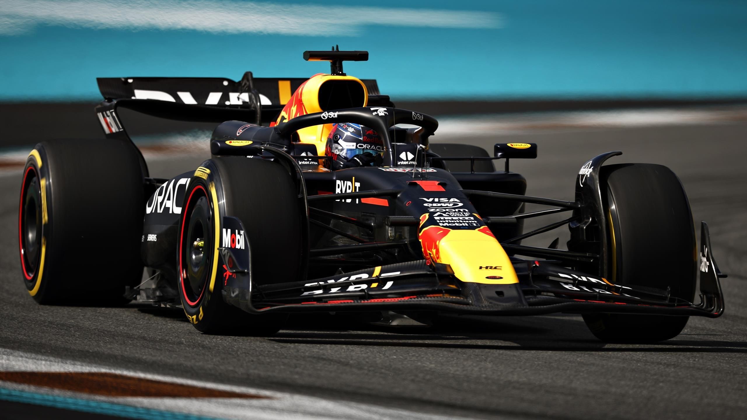 Max Verstappen en pole de la course sprint devant Leclerc, Mercedes en difficulté