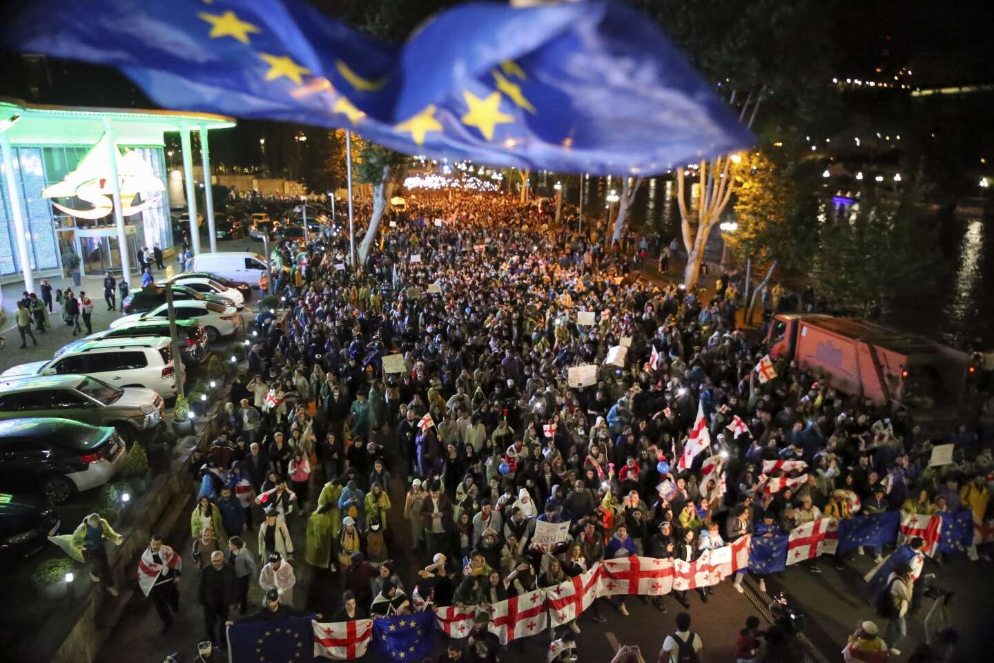 En Géorgie, plusieurs milliers de personnes manifestent contre la loi sur l’" influence étrangère "