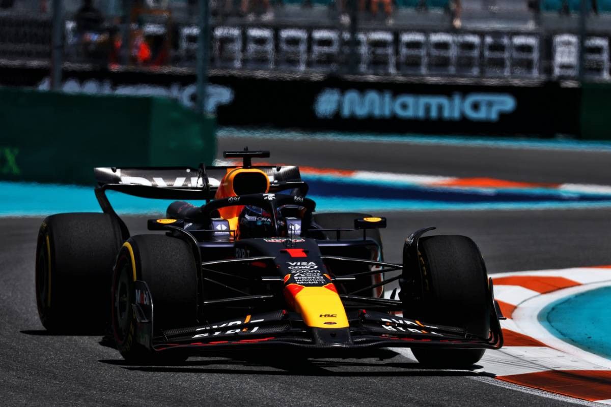 Verstappen en pole du Sprint devant Leclerc