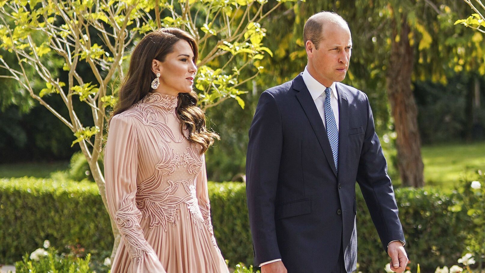 Prince William agacé ? Ces deux mots pressants murmurés à Kate Middleton en plein mariage royal