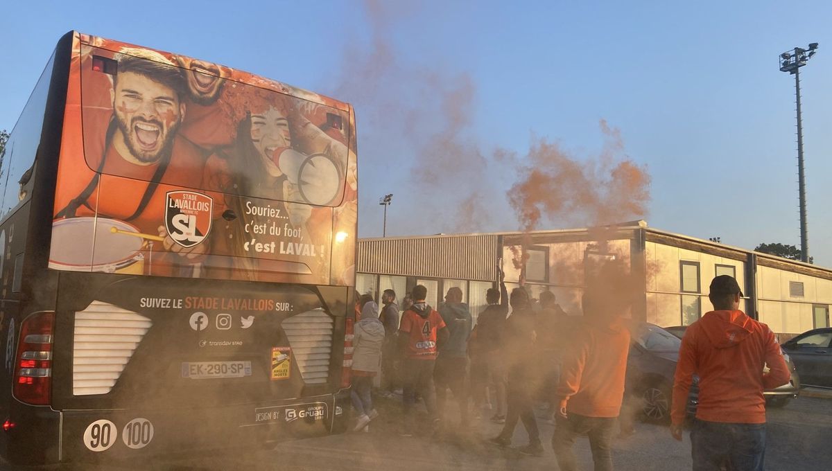 EN VIDÉO : les footballeurs du Stade Lavallois accueillis en héros à Laval après leur maintien en Ligue 2