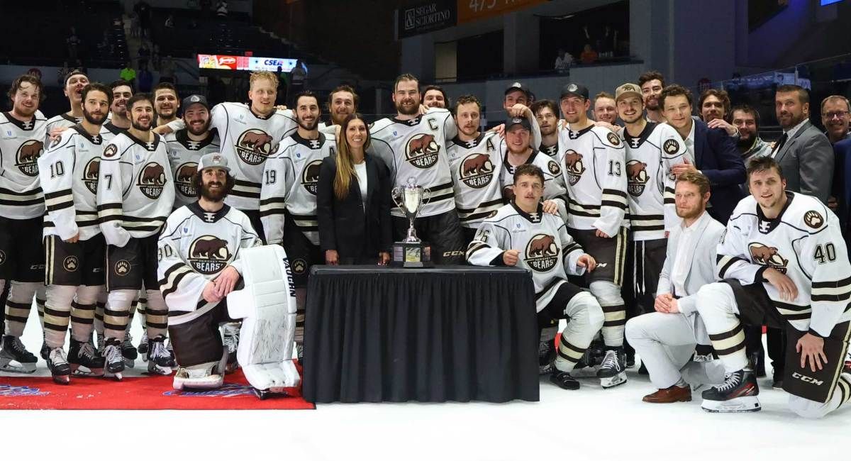 Hershey Bears take team photo near Canning Trophy, but opt not to touch it