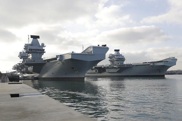 La Royal Navy confirme son intention de doter ses deux porte-avions de catapultes et de brins d'arrêt