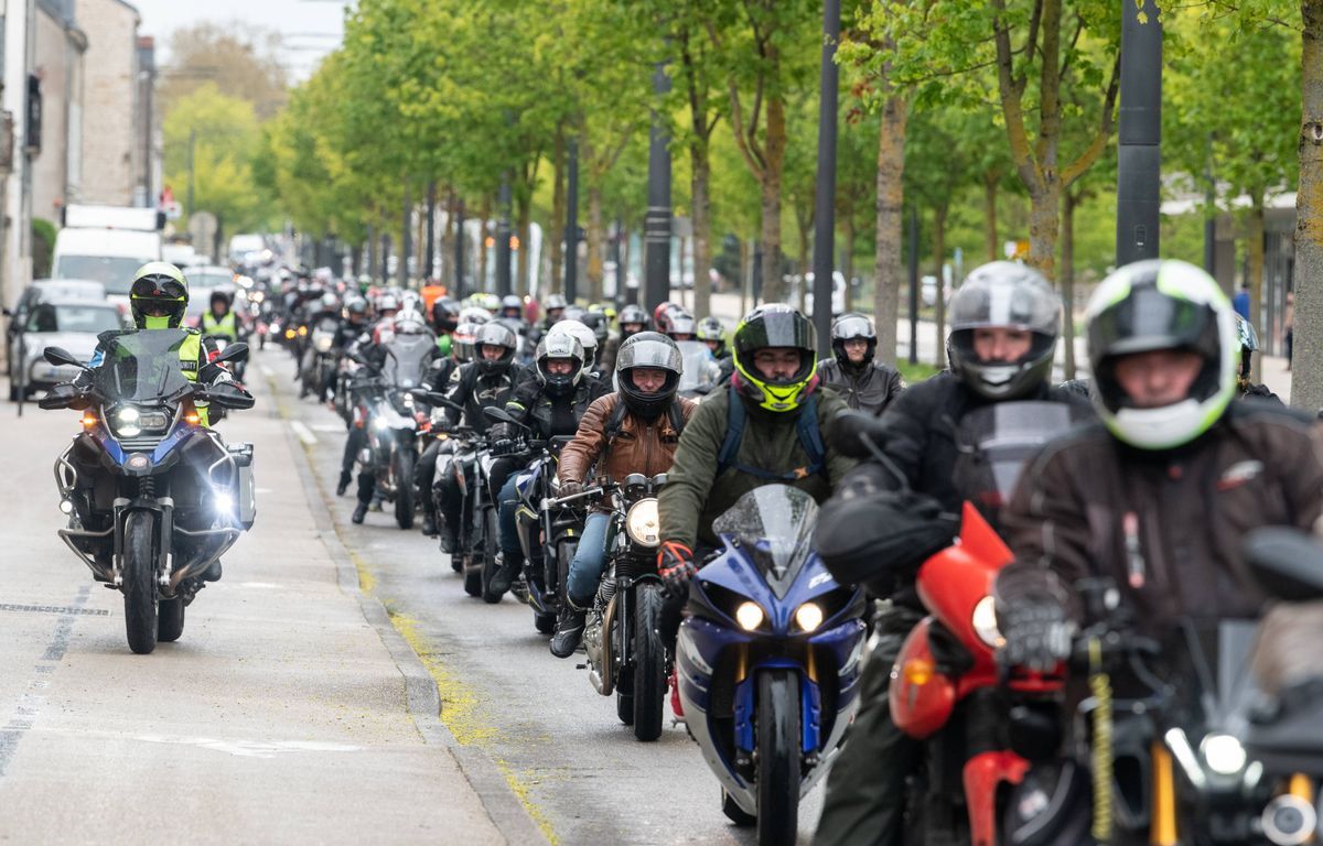 Paris : Les motards en colère défilent contre le contrôle technique, les ZFE et le stationnement payant