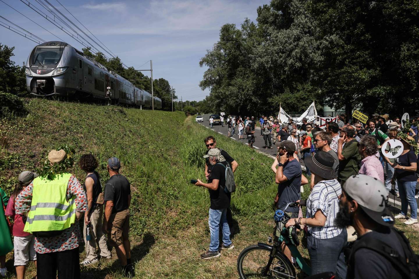 LGV Sud-Ouest : en Gironde, 400 manifestants comptent " durcir " la lutte