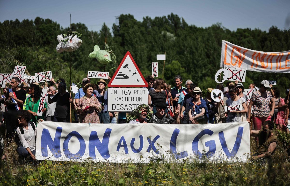 LGV Sud-Ouest : En Gironde, 400 personnes manifestent et comptent " durcir " la lutte