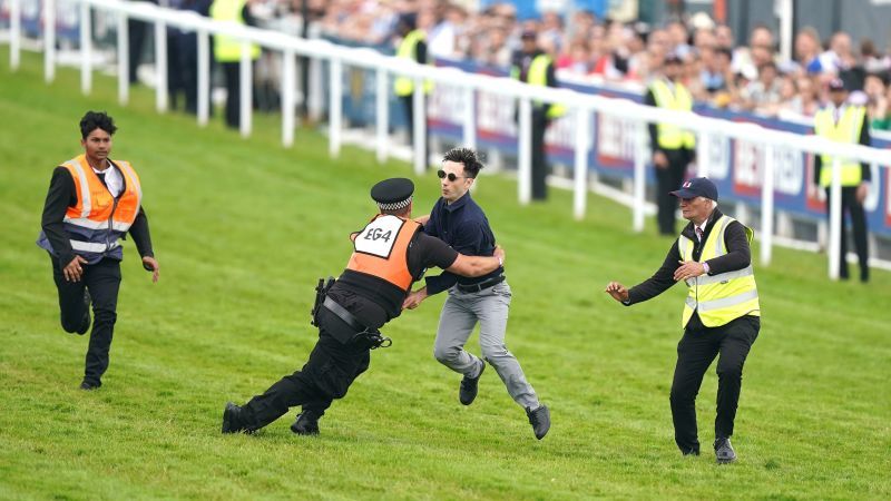 Epsom Derby: Police make 31 arrests as animal rights protesters plan to disrupt one of UK's most prestigious horse races