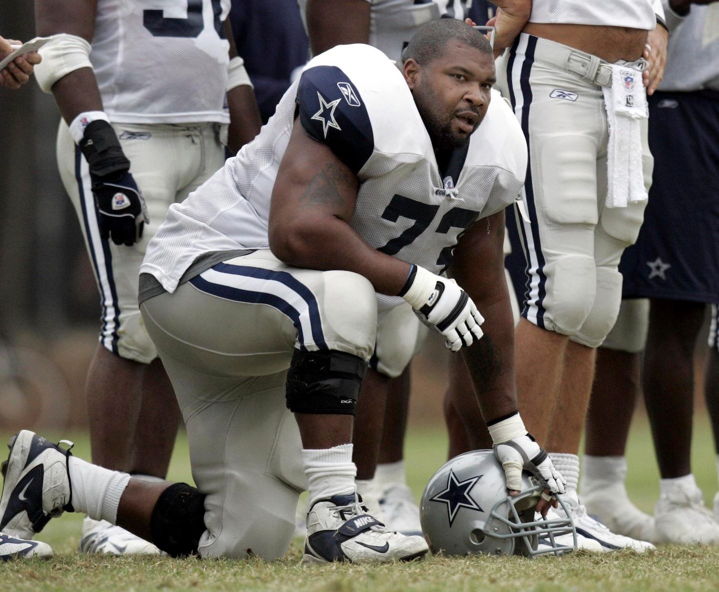 Larry Allen, Hall of Fame lineman for the Cowboys, dies at 52