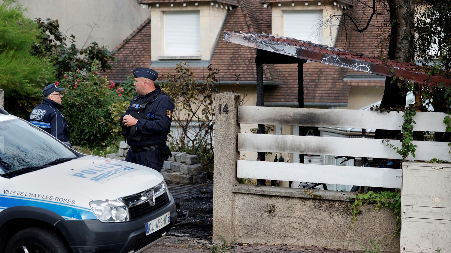 Domicile du maire de L'Haÿ-les-Roses attaqué : la police judiciaire a identifié la provenance de la voiture