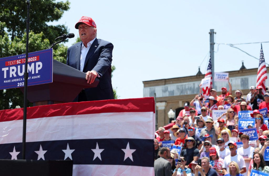 Trump rally draws massive crowd in heavily Republican part of South Carolina