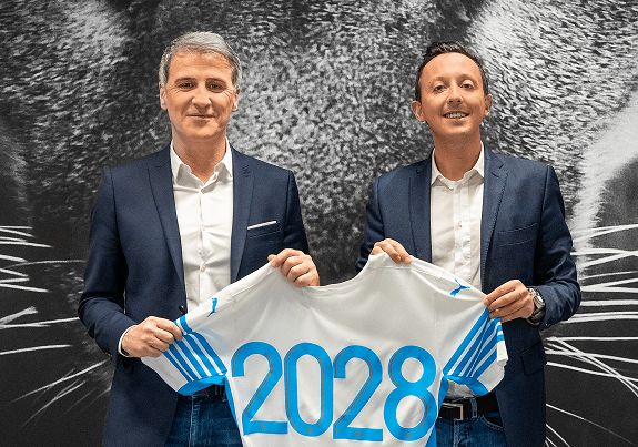 Les premières images des nouveaux maillots de l’OM officiellement dévoilées !