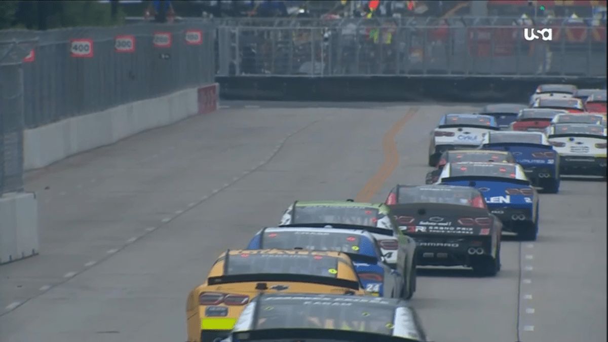 Michigan Avenue traffic jam: Massive pile-up swallows up cars at Chicago NASCAR race