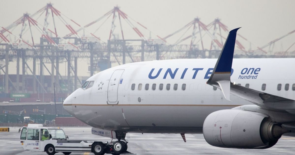 United may cut Newark flights as it seeks more gates to stem delays