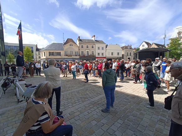 Des rassemblements devant les mairies d'Eure-et-Loir contre les violences urbaines