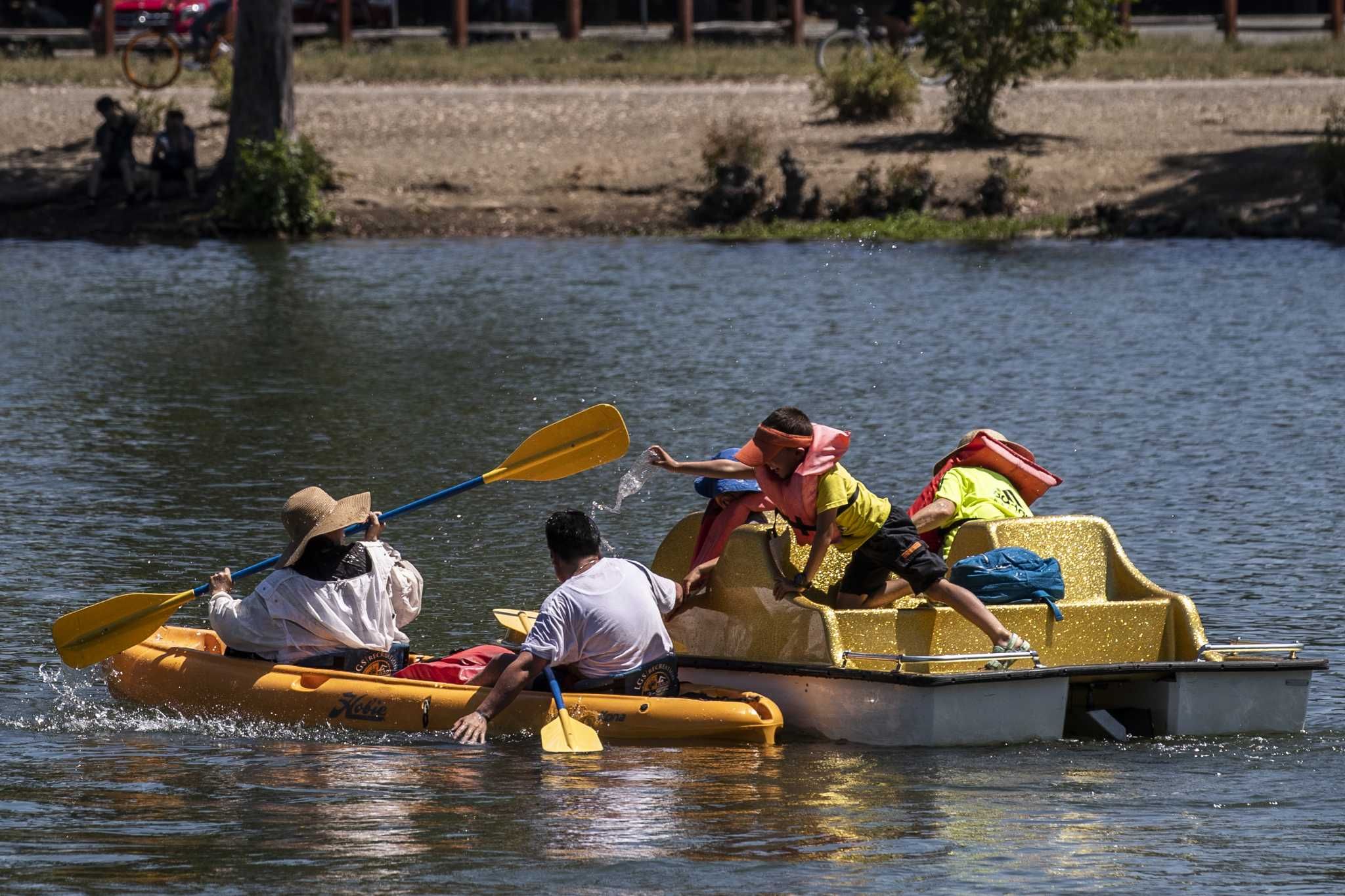 Temperatures surge, end of heat wave in sight