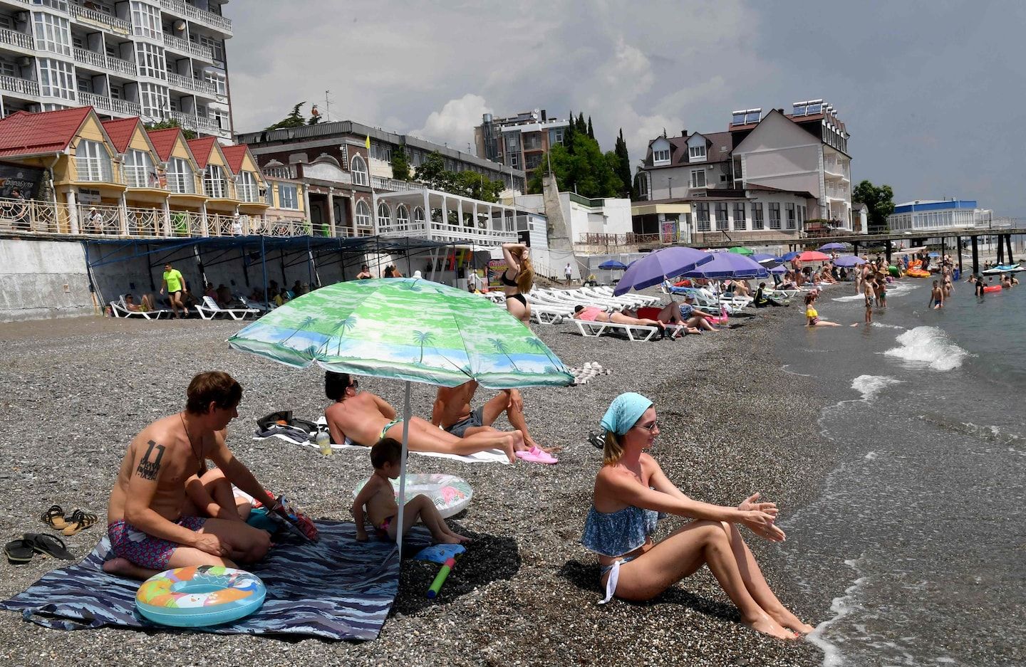 As war nears Crimea, Russian occupiers are trying to lure tourists