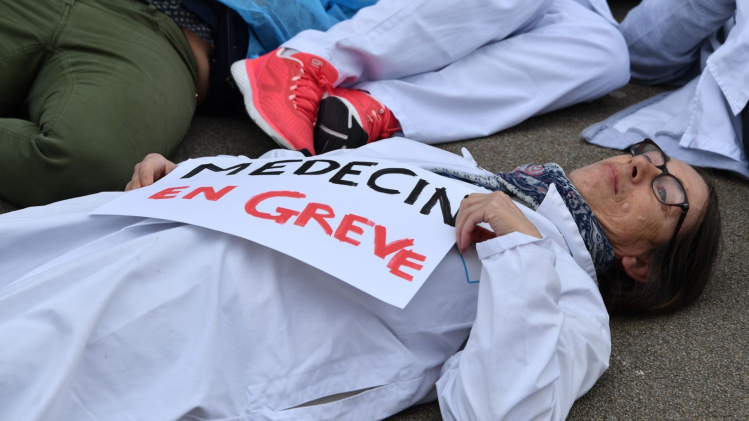 Grève des médecins hospitaliers : le syndicat Samu-Urgences de France souhaite "une enveloppe conséquente" pour "redonner la qualité de soins que chacun de nous mérite"