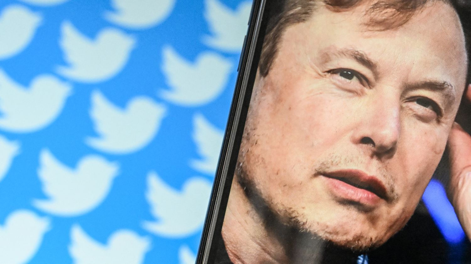 Twitter : à quoi joue Elon Musk avec sa limite quotidienne de messages ?