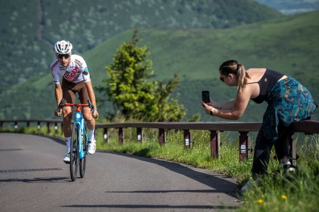 Camping sauvage, accès au sommet du puy de Dôme... Les forces de l’ordre seront partout pour sécuriser le Tour de France