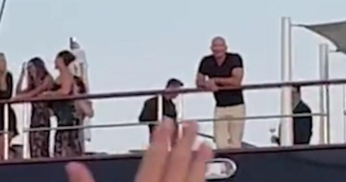 En vidéo, des fans filment pour la première fois Jeff Bezos et sa fiancée, sur leur bateau à 500 millions de dollars