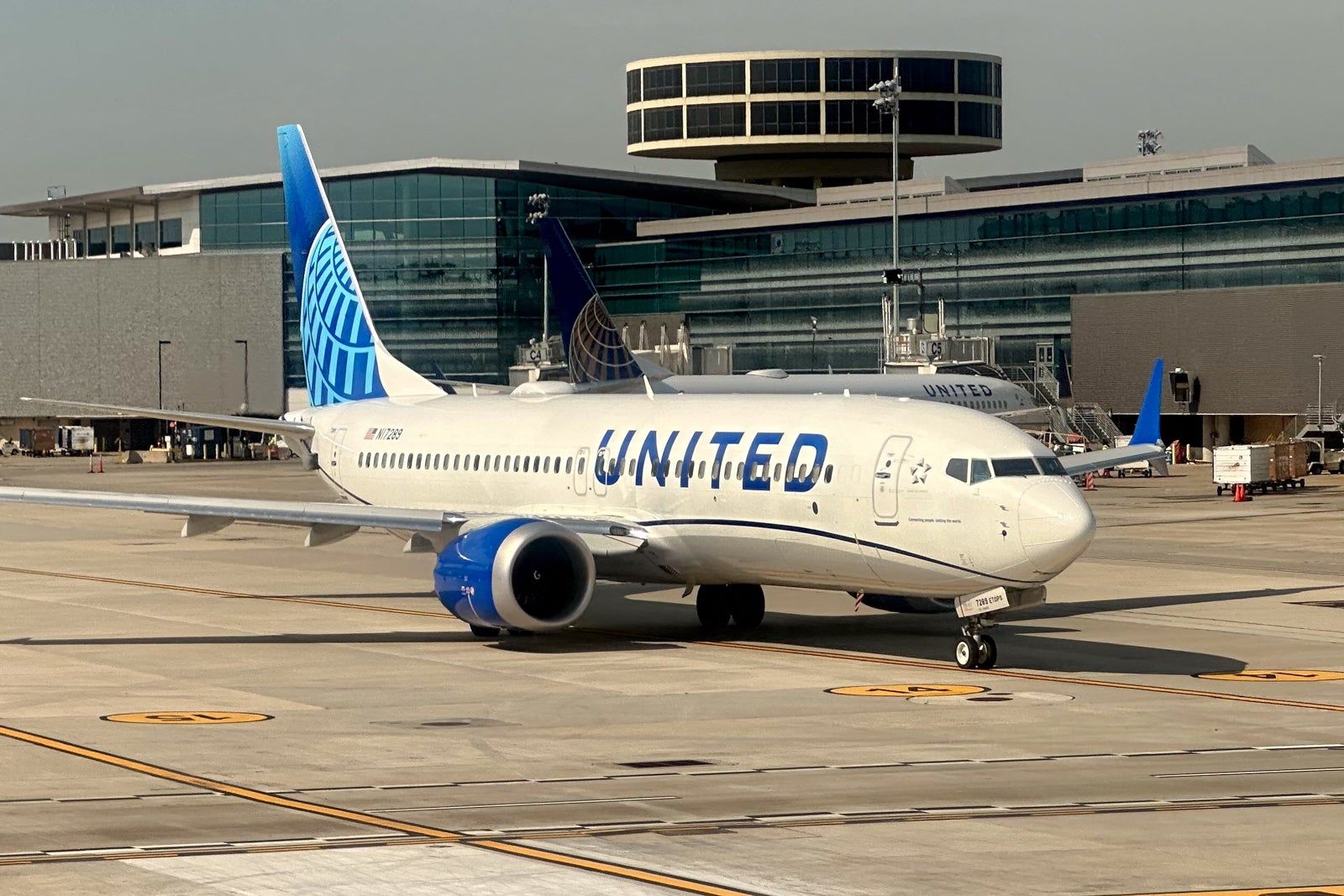 United Airlines may reduce Newark schedule in flight-delay fallout