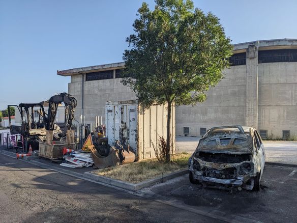 Sa voiture était remplie de feux d'artifice, il se fait passer à tabac par des habitants avant de se faire interpeller