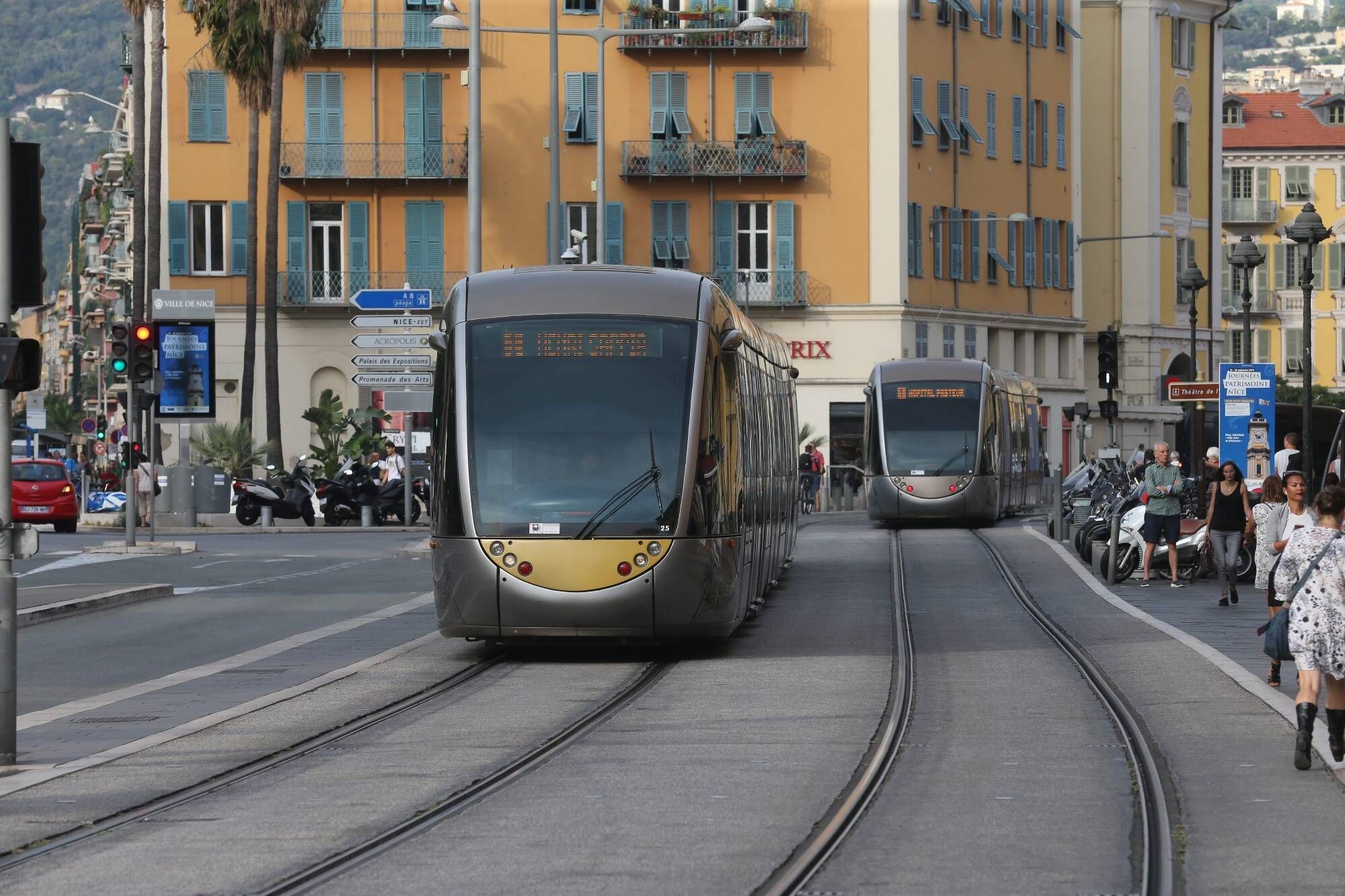 Finalement, les bus et tramways du réseau Lignes d'Azur s'arrêteront à 22h ce lundi soir