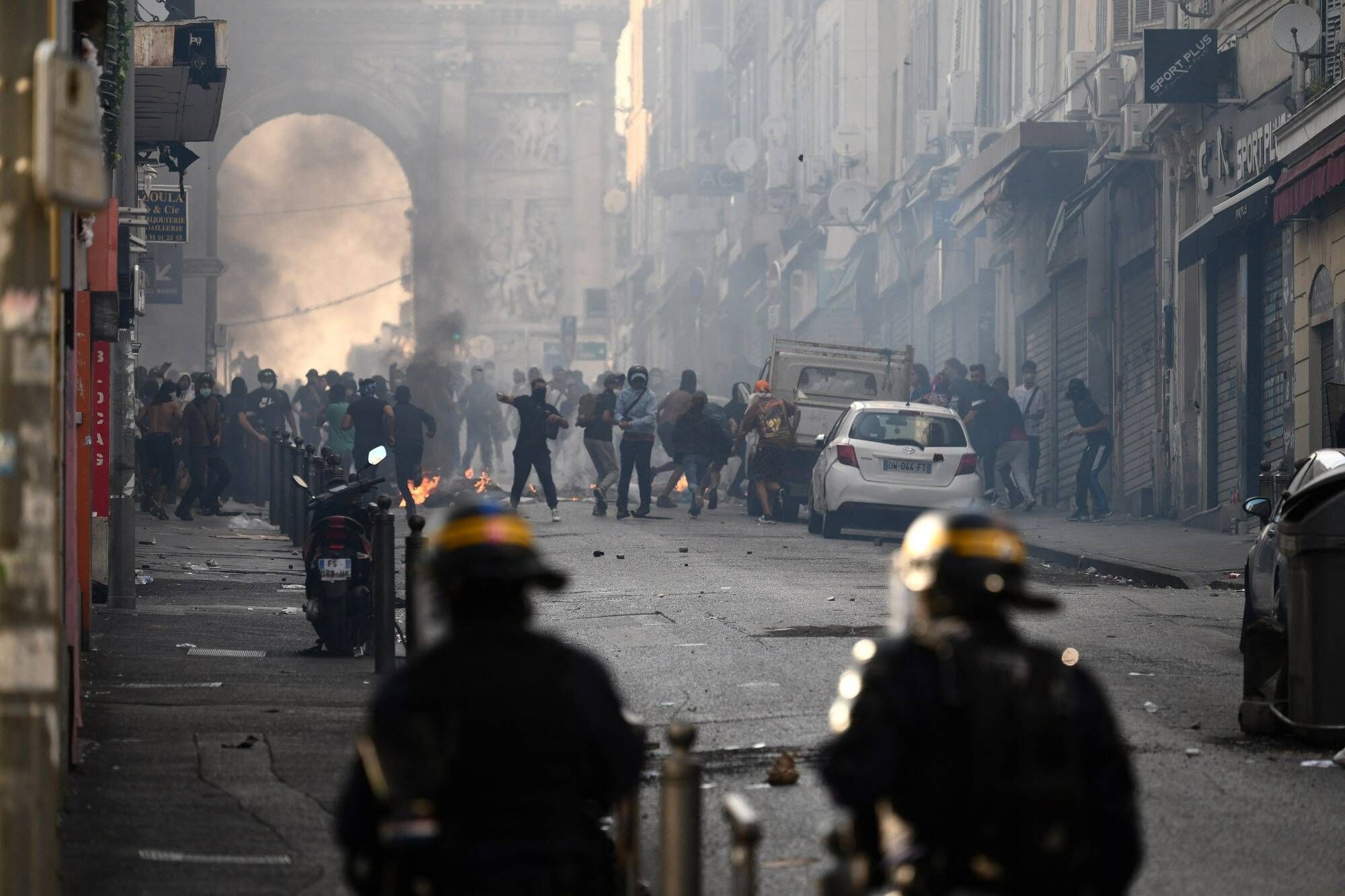 Mort de Nahel: le dispositif de sécurité reconduit la nuit prochaine, "la priorité, c'est d'assurer le retour de l’ordre républicain", estime Elisabeth Borne... suivez notre direct