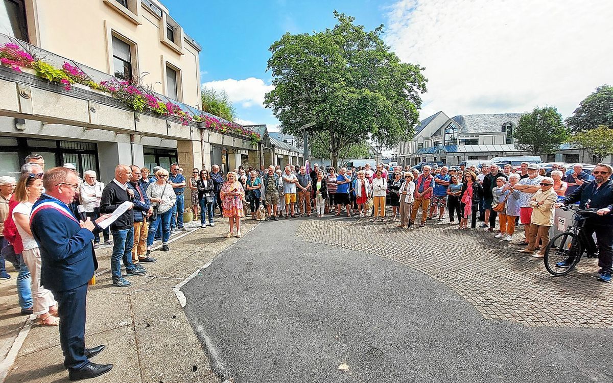 " On se demande si on ne doit pas mettre des alarmes partout " : à Concarneau, 150 personnes dénoncent les violences faites aux élus