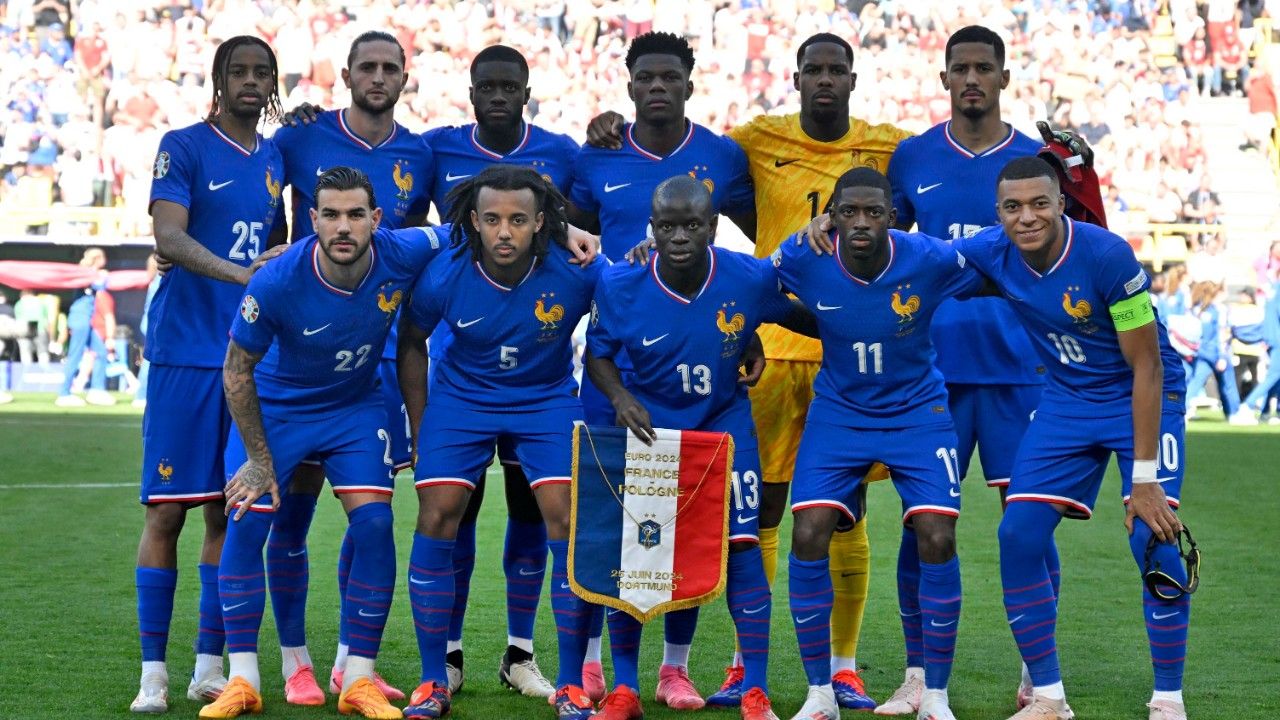 Un candidat RN compare les Bleus à des clandestins