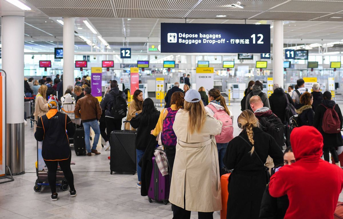 Orly : Le Terminal 4 touché par " une panne inédite ", de la " pagaille " et des " retards significatifs "