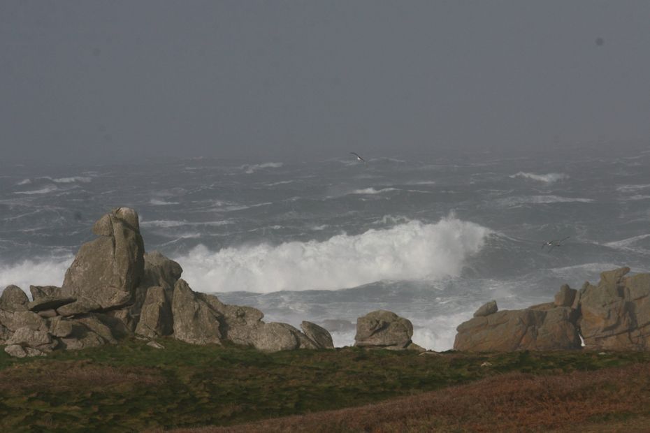 Dépression Patricia. Noyade à Ouessant : une femme décède, ses deux fils sauvés par les secours