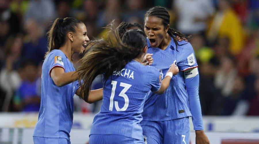 Les Bleues championnes du monde, ça prend forme