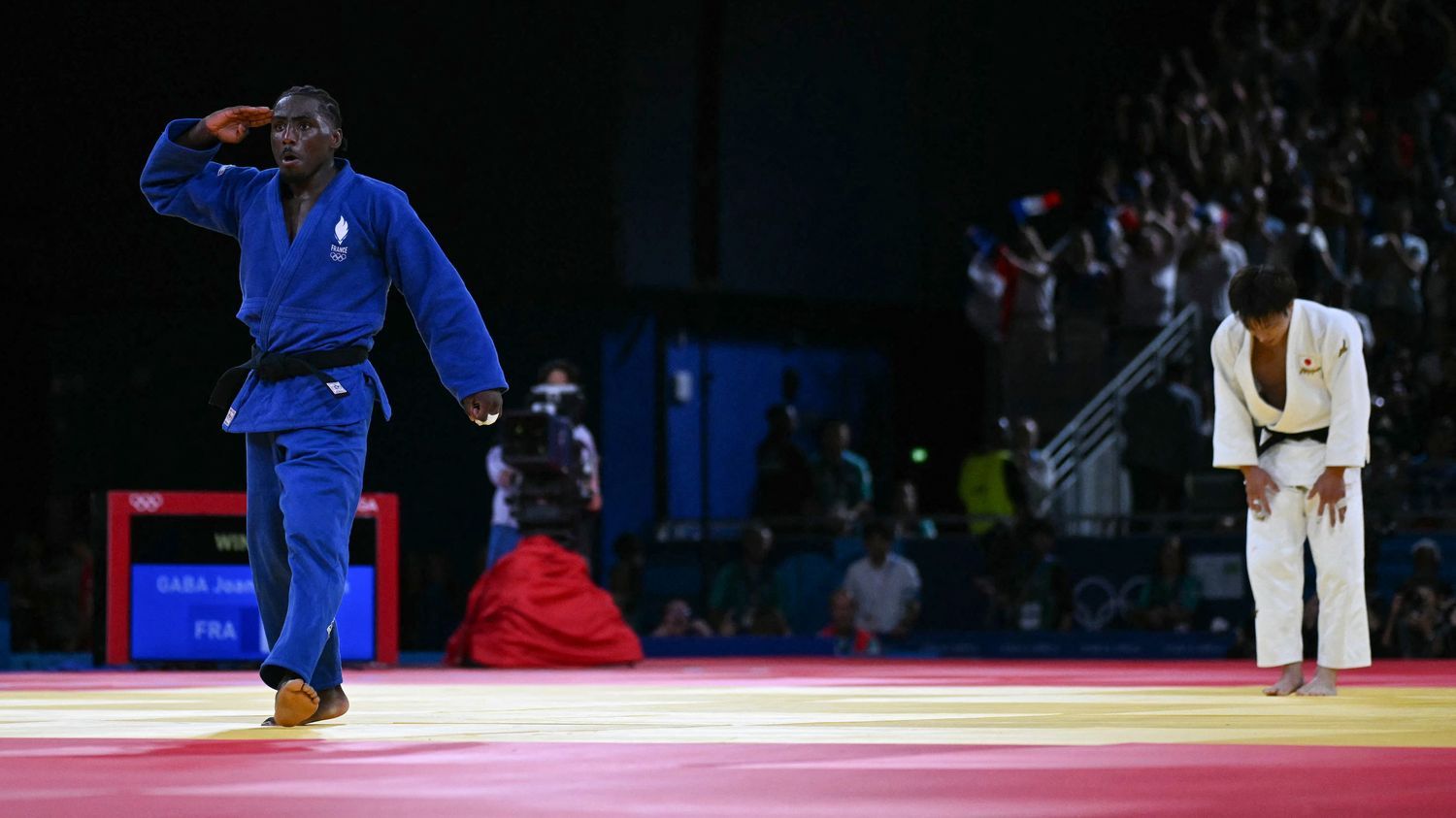 JO de Paris 2024 : "J'ai pensé à la gagne pendant le match, il n'y avait que ça dans ma tête", confie Joan-Benjamin Gaba, après l'or de l'équipe de France mixte de judo