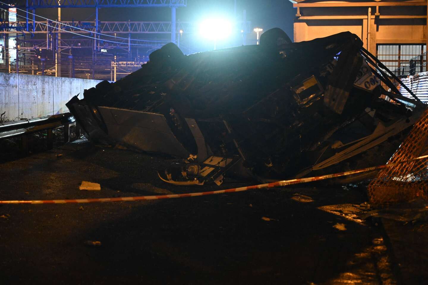 Venise : un bus chute d’un pont, " au moins vingt morts " dans l’accident, selon le maire