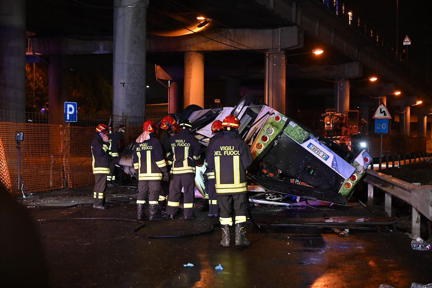 21 die in crash after bus plunges from Venice overpass