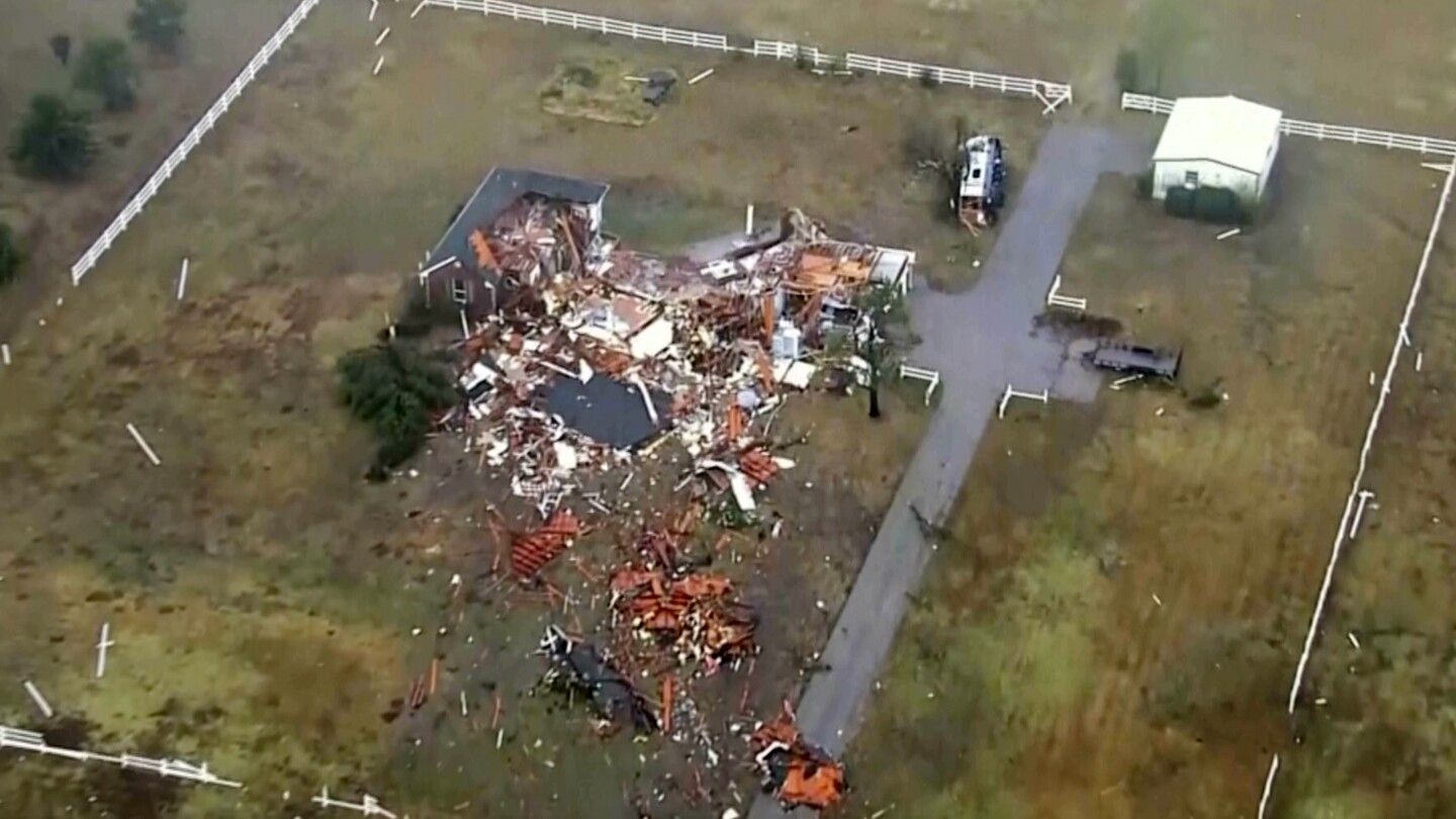 Oklahoma tornadoes and storms leave thousands without power