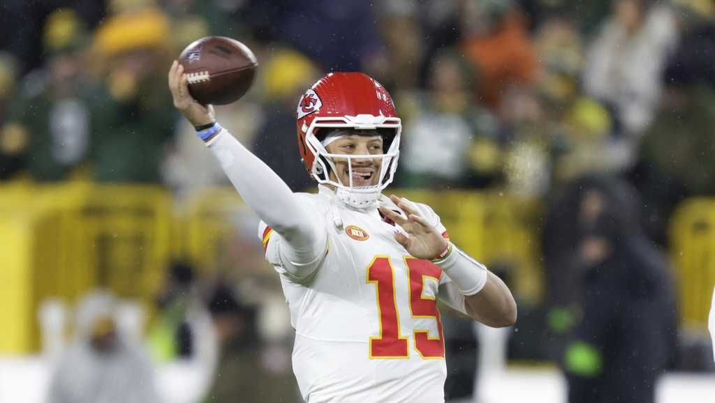 Chiefs battle Packers on Sunday Night Footbal