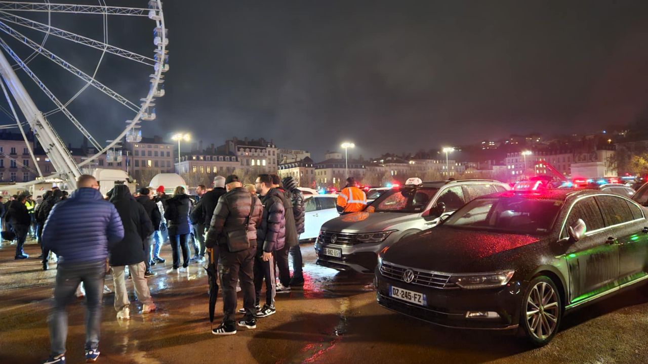 Taxis en colère : le gros des troupes part à Paris, quelques blocages à Lyon mercredi