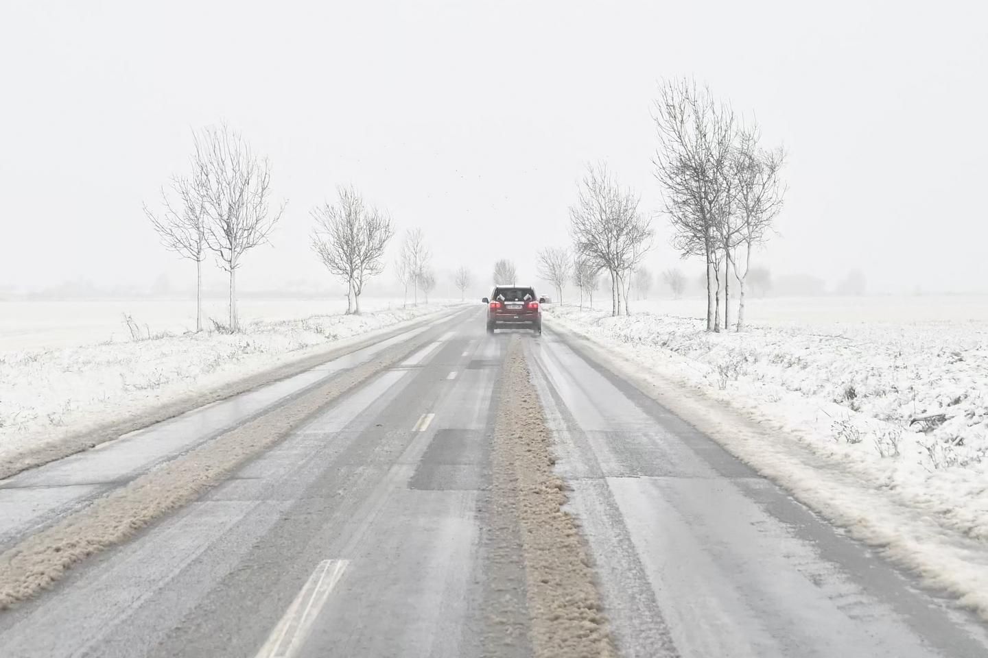 Neige et verglas : 28 départements du Nord et de l’Est en vigilance orange en raison d’un risque de pluies verglaçantes