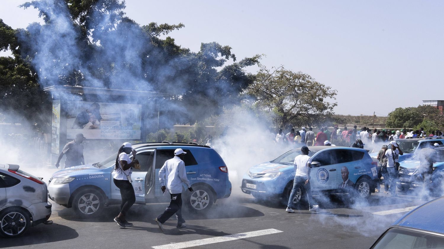 Présidentielle reportée au Sénégal : de premiers heurts éclatent à Dakar après un appel à manifester de l'opposition