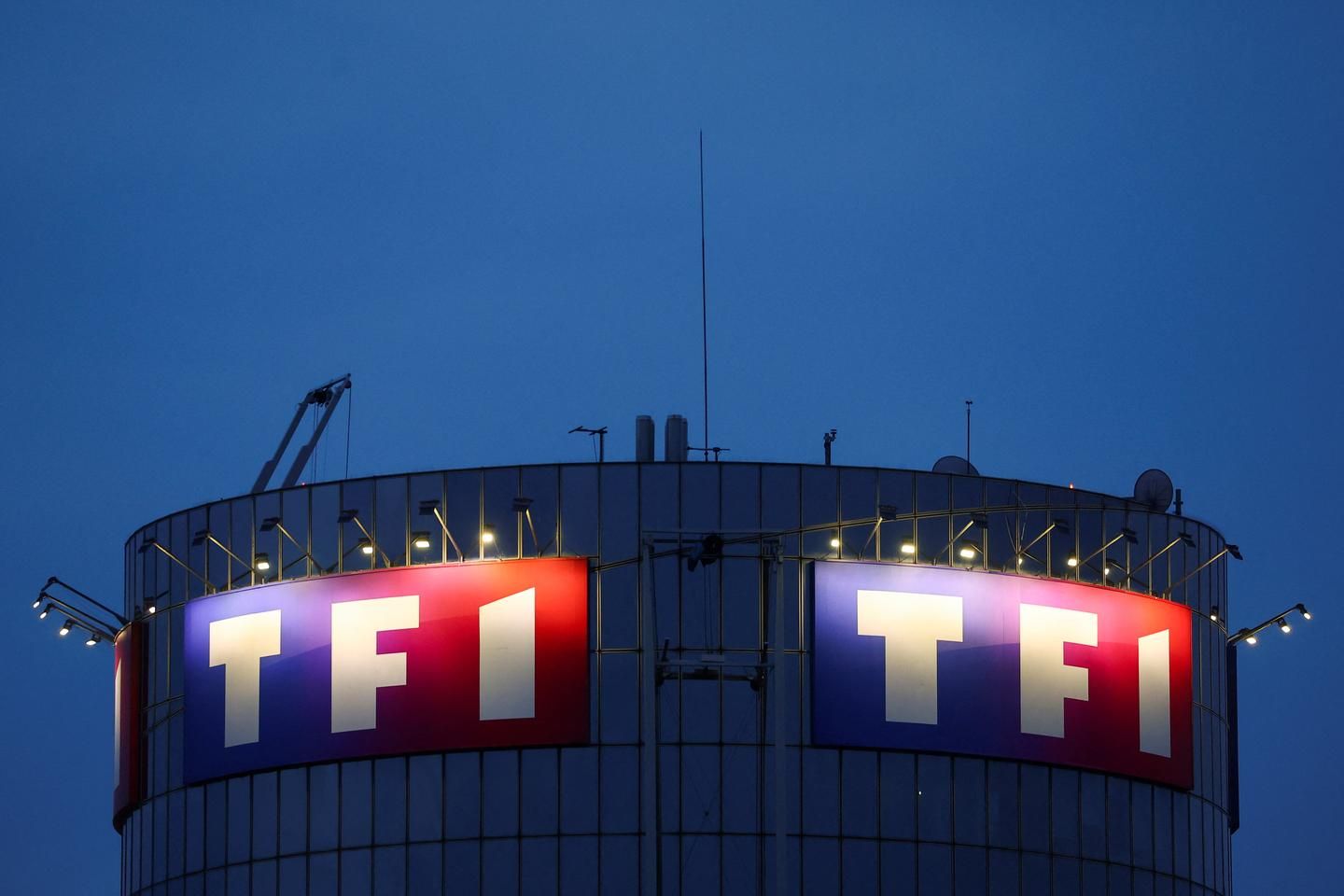 TF1 se sépare de son rédacteur en chef du " 20 heures " après une enquête interne pour " comportements inappropriés "