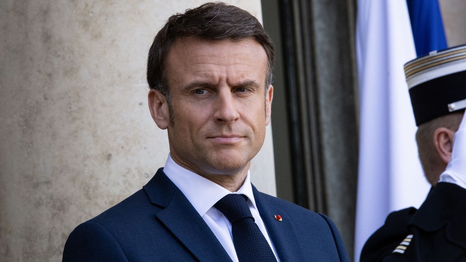 Guerre en Ukraine : Emmanuel Macron dénonce des propos "baroques et menaçants" des Russes après le contact entre ministres de la Défense