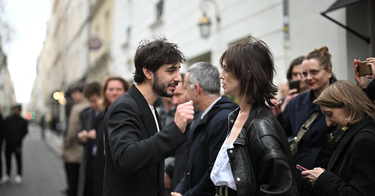 En photos, Charlotte Gainsbourg et Ben Attal, mère et fils complices lors d’une cérémonie à la Maison Gainsbourg