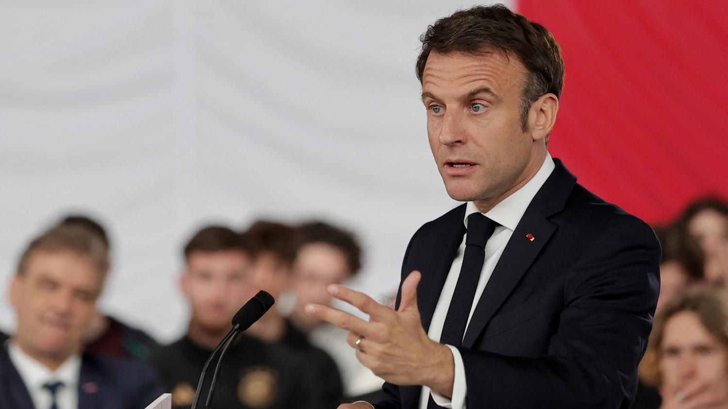 DIRECT. Réforme du lycée professionnel : Emmanuel Macron annonce que l'Etat va indemniser les stages des lycéens entre 50 et 100 euros par semaine