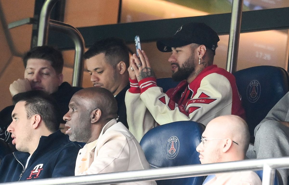 PSG : Photo avec Messi au Barça et message philosophique… Les réponses de Neymar aux supporteurs