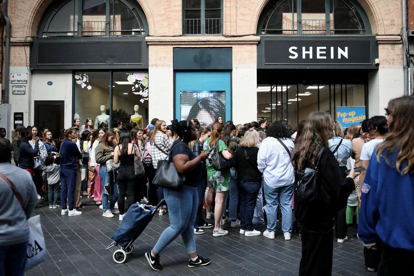 Shein, machine infernale de la " fast fashion "