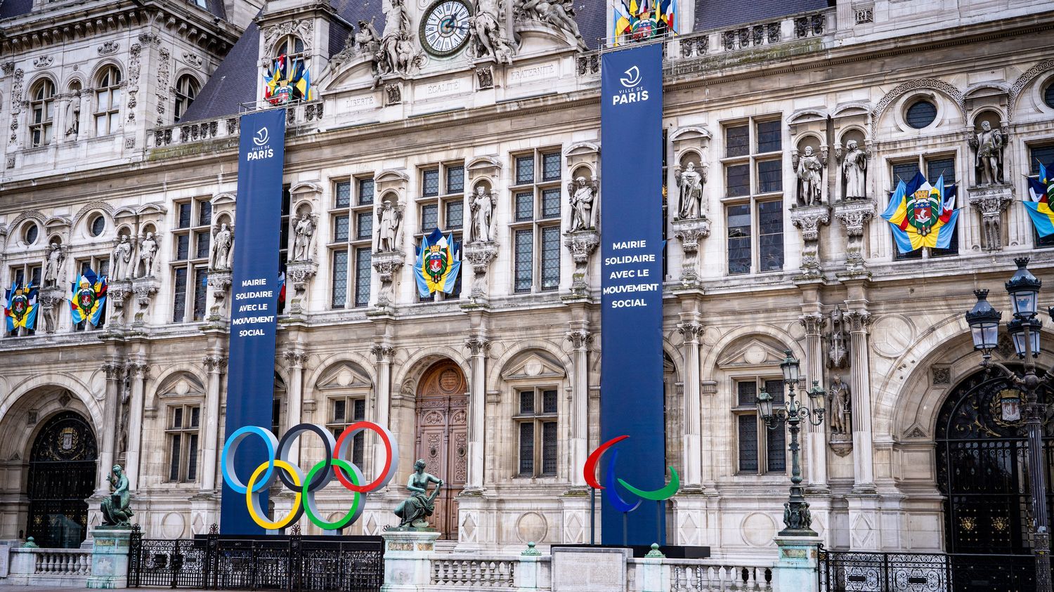 Réforme des retraites : la mairie de Paris sommée par la justice de retirer deux banderoles en soutien au mouvement social