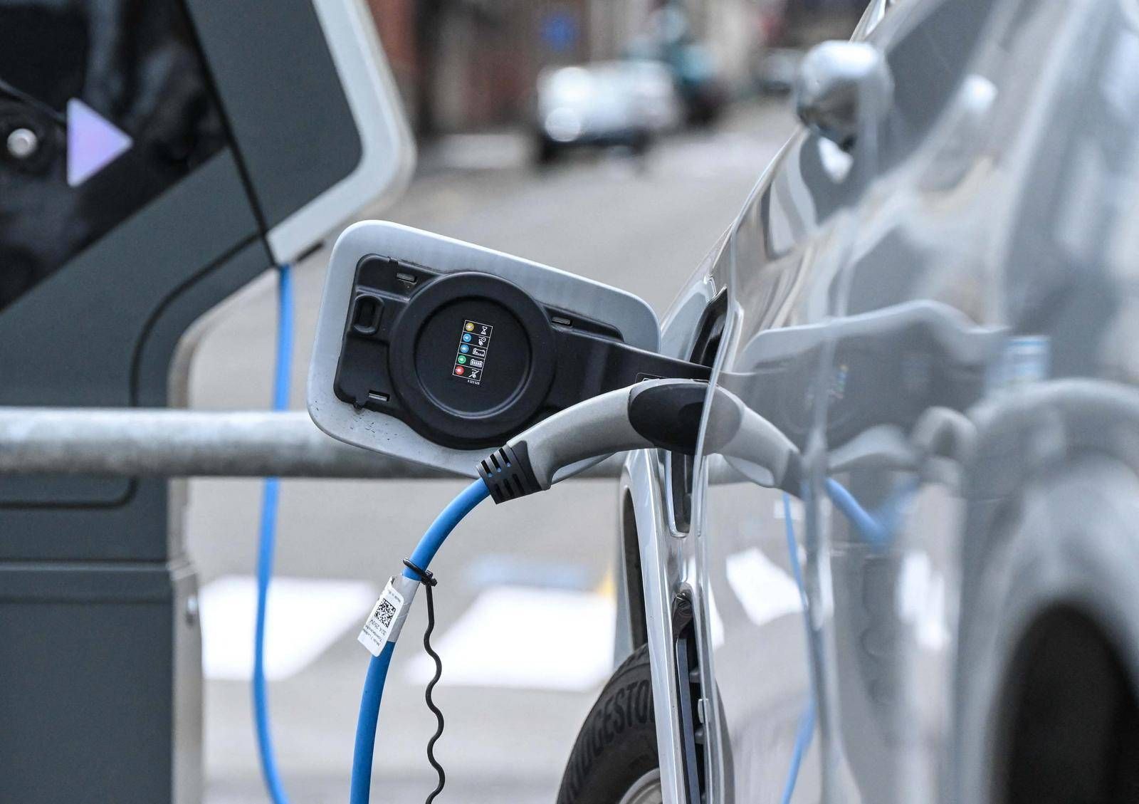 Bornes de recharge électrique : la France dépasse l'Allemagne et devient le deuxième pays le mieux équipé d'Europe